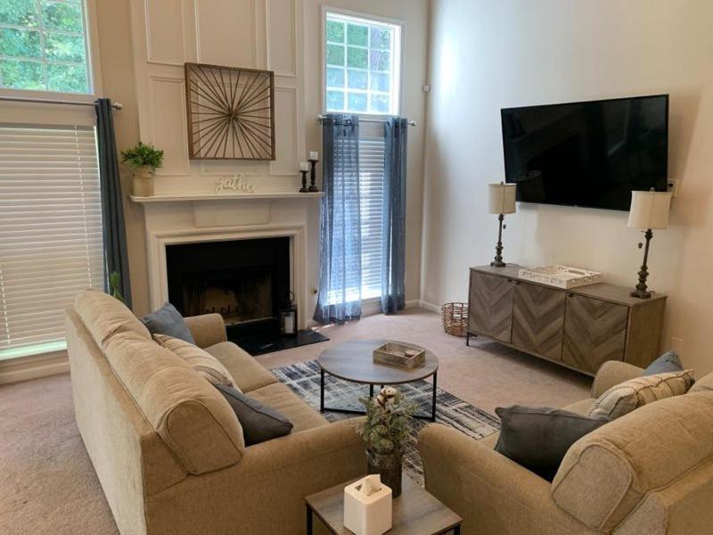 Enjoy This Amazing Home With Porch & Grill Near Dt Woodstock Eksteriør bilde